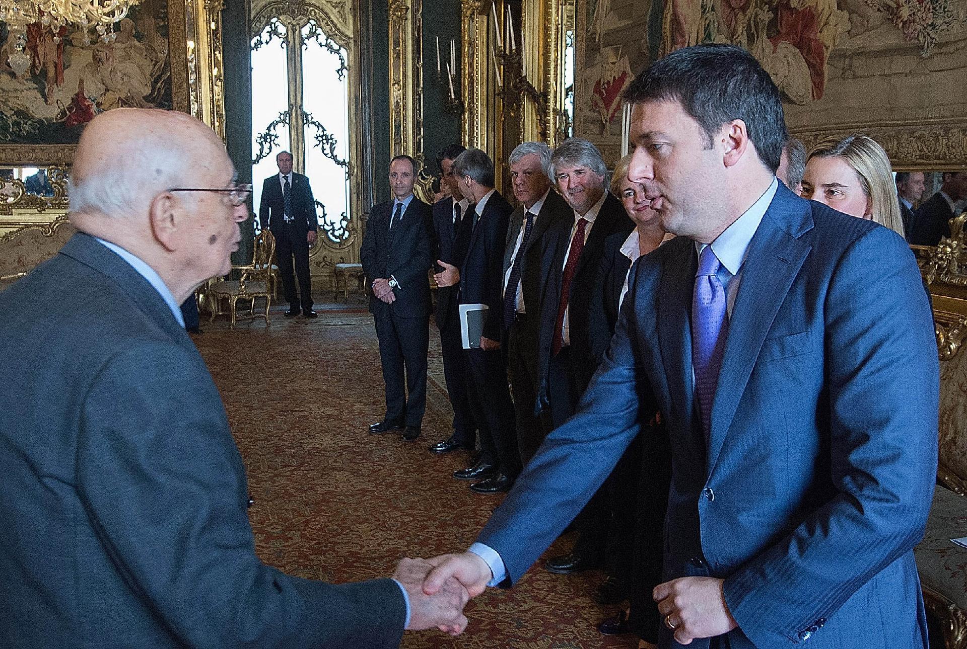 Il Presidente Giorgio Napolitano con il Presidente del Consiglio dei ministri Dott. Matteo Renzi e alcuni Ministri in occasione dell'incontro in vista del prossimo Consiglio Europeo