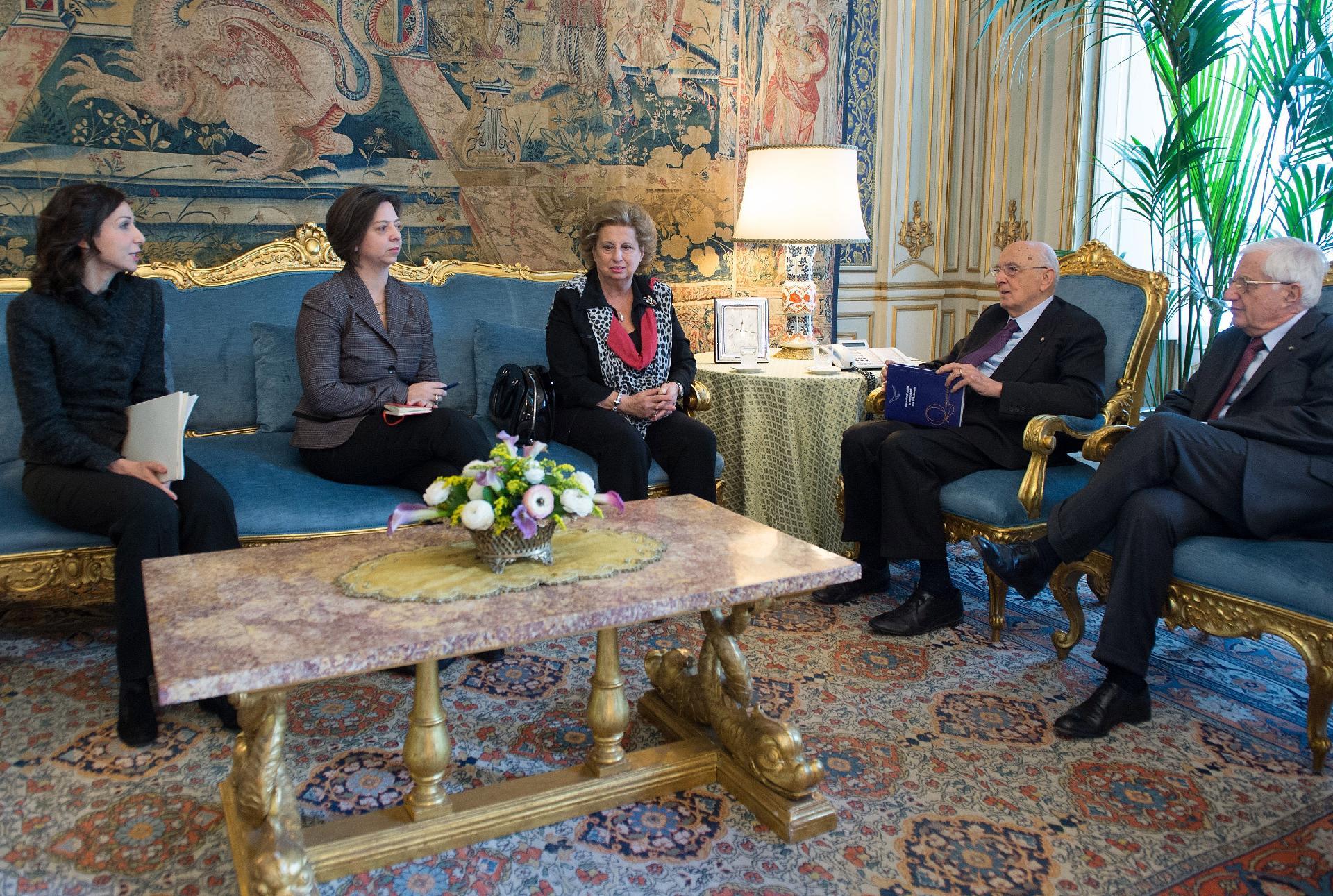 Il Presidente Giorgio Napolitano nel corso dell'incontro con Maria Falcone, Presidente della Fondazione Giovanni e Francesca Falcone, Loredana Introini e Giovanna Boda