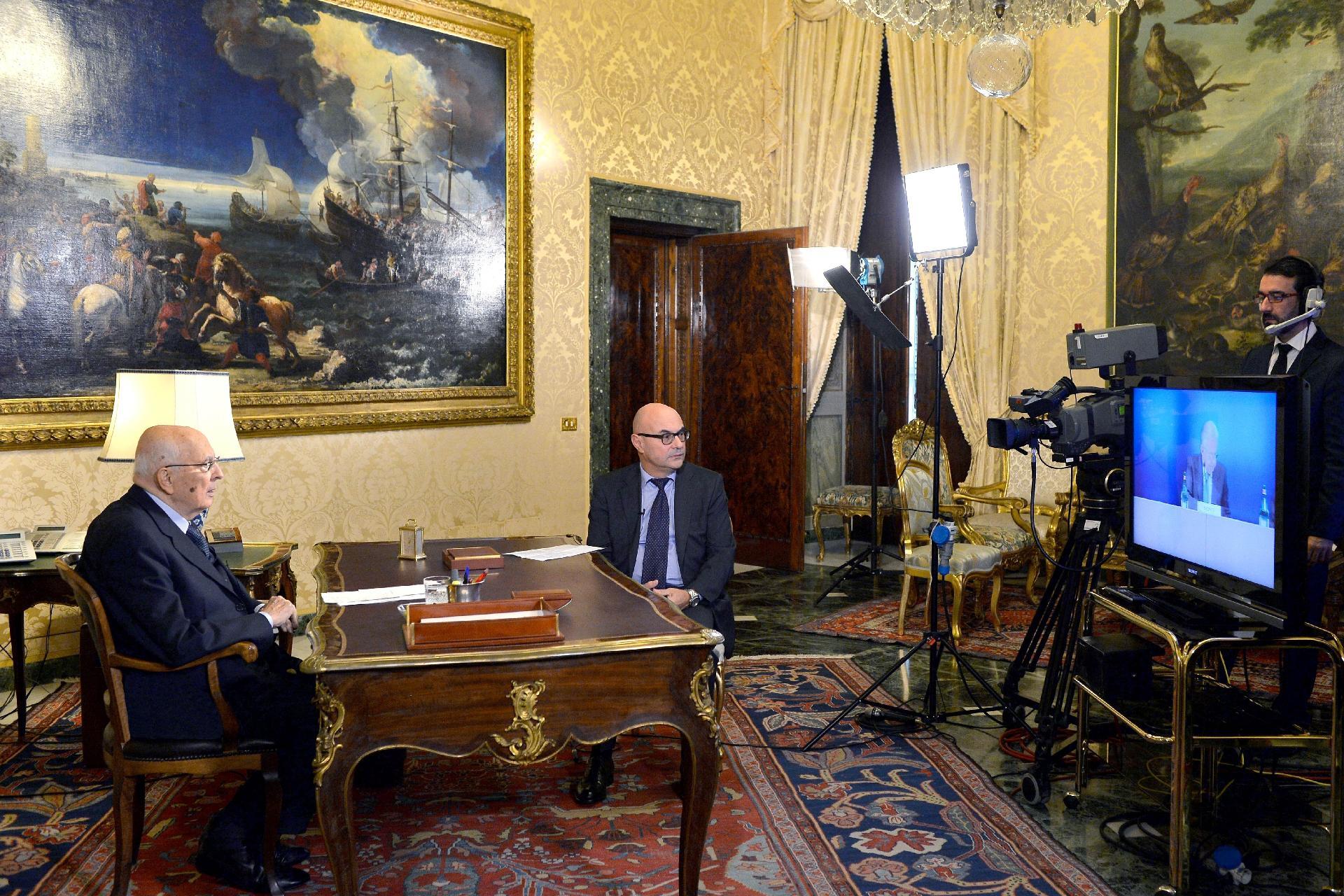 Il Presidente Giorgio Napolitano con Ugo Magri in videoconferenza con l'Università Bocconi di Milano in occasione dell'incontro &quot;Giovanni Spadolini a 20 anni dalla scomparsa&quot;