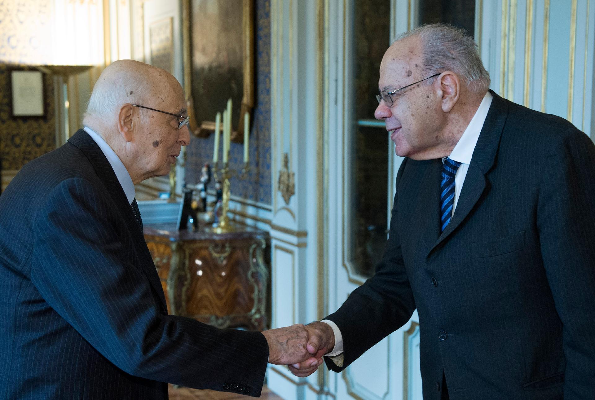 Il Presidente Giorgio Napolitano accoglie il nuovo Presidente della Corte costituzionale Alessandro Criscuolo