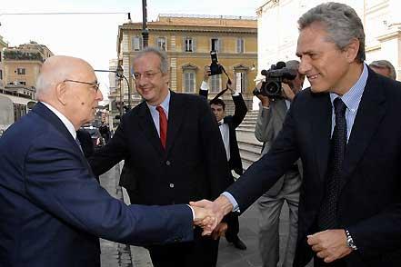 Il Presidente Giorgio Napolitano accolto dal Sindaco di Roma Walter Veltroni e dal Ministro per i Beni e le Attività Culturali Francesco Rutelli, all'arrivo al Palazzo delle Esposizioni, in occasione della riapertura e della inaugurazione delle Mostre dedicate a Mark Rothko, Stanley Kubrick e Mario Ceroli