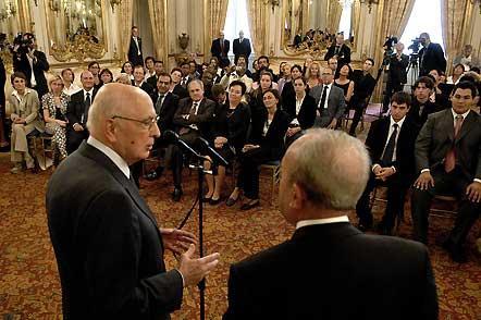 Il Presidente Giorgio Napolitano con il Prof. Tullio De Mauro, Presidente della Fondazione Mondo Digitale durante l'incontro con i vincitori della 4° edizione del "Global Junior Challenge"