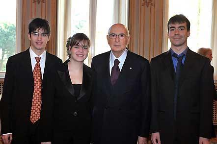 Il Presidente Giorgio Napolitano con il Sig Mirko Ceci, la Sig.ra Viviana Lasaracina e il Sig. Riccardo Schwartz, vincitori del Premio Venezia 2007 in occasione dell'incontro al Quirinale con la Fondazione Amici della Fenice