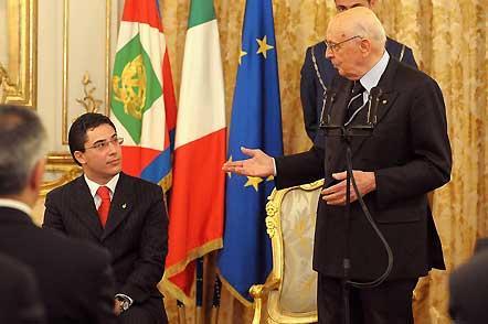 Il Presidente Giorgio Napolitano con il Presidente dell'Associazione "Città del vino", Valentino Valentini, durante l'incontro al Quirinale