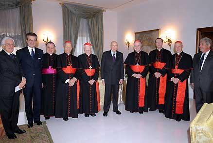 Il Presidente Giorgio Napolitano con i Cardinali italiani di nuova nomina in occasione dell'incontro al Quirinale. Da sinistra: Donato Marra, Segretario generale del Quirinale, l'Amb. Zanardi Landi, Mons. Giovanni Bertello, i Cardinali Giovanni Coppa, Raffaele Farina, Angelo Comastri, Giovanni Lajolo ed Angelo Bagnasco