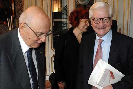Il Presidente Giorgio Napolitano con Raniero La Valle e consorte, in occasione della presentazione del volume "Se questo è un Dio".