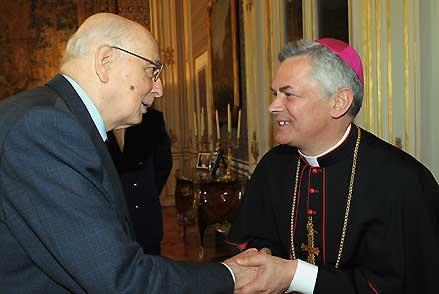 Il Presidente Giorgio Napolitano accoglie Mons. Domenico Cornacchia, nuovo vescovo di Lucera-Troia