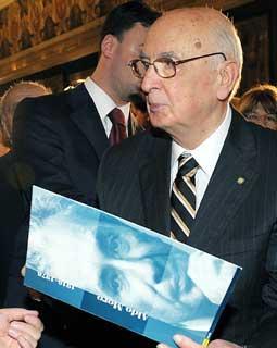 Il Presidente Giorgio Napolitano al termine della cerimonia di commemorazione del "Giorno della memoria" dedicato alle vittime del terrorismo e delle stragi
