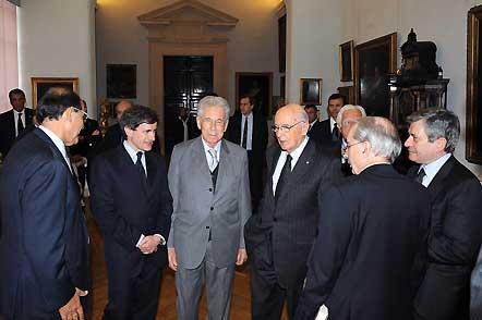 Il Presidente Giorgio Napolitano con gli oratori della cerimonia di presentazione del volume &quot;L'Unione Europea. Una storia non ufficiale&quot;