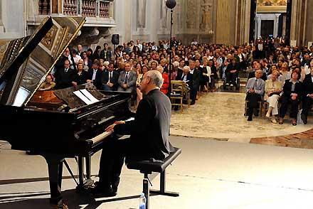 Ludovico Einaudi durante il Concerto, nella Cappella Paolina del Palazzo del Quirinale, in occasione della Mostra "L'eredità di Luigi Einaudi: la nascita dell'Italia repubblicana e la costruzione dell'Europa"