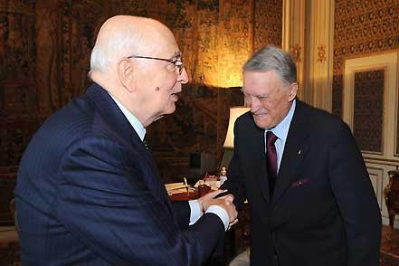 Il Presidente Giorgio Napolitano con il Dott. Paolo Terribile della Federazione dei Distretti Italiani e una delegazione del sodalizio, in occasione dell'incontro al Quirinale