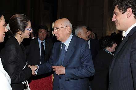 Il Presidente Giorgio Napolitano saluta il Ministro dell'Istruzione, Maristella Gelmini, al termine del convegno sul tema "L'eredità di Francesco De Sanctis" a Palazzo Venezia. A destra nella foto il nipote Francesco, Presidente della Fondazione