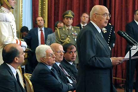 Il Presidente Giorgio Napolitano rivolge il suo saluto ai Giornalisti, in occasione dell'incontro con la Stampa Parlamentare durante il quale, il Presidente dell'Associazione, ha donato al Capo dello Stato il tradizionale "Ventaglio"