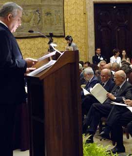 Il Presidente Giorgio Napolitano durante la cerimonia di presentazione della Relazione annuale sullo stato dei servizi e sull'attività svolta dall'Autorità per l'Energia Elettrica ed il Gas
