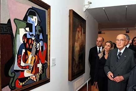 Il Presidente Giorgio Napolitano durante la visita in anteprima alla Mostra "Picasso 1917-1937. L'arlecchino e dell'Arte"