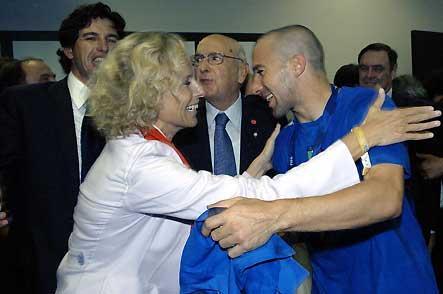 Il Presidente Giorgio Napolitano con Demetrio Albertini, il Ministro Melandri e Alessandro Del Piero, festeggiano la vittoria del Mondiale
