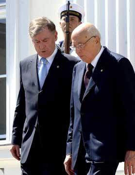 Il Presidente della Repubblica Italiana Giorgio Napolitano e il Presidente della Repubblica Federale di Germania Horst Kolher al termine dell'incontro al Castello di Bellevue.