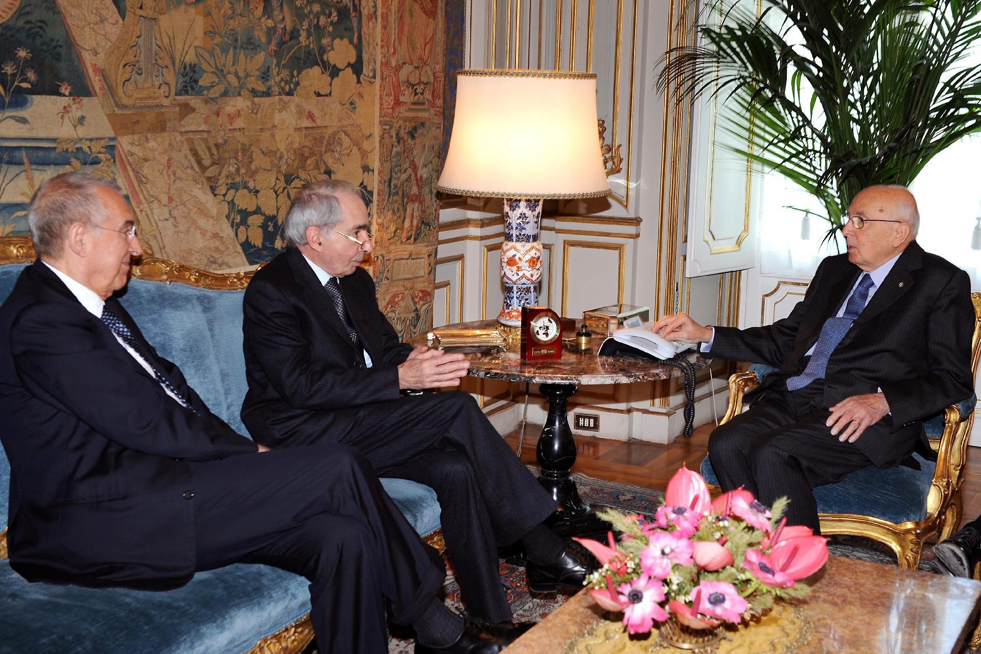 Il Presidente Giorgio Napolitano con il Prof. Giuliano Amato durante i colloqui, in occasione dell'incontro al Quirinale
