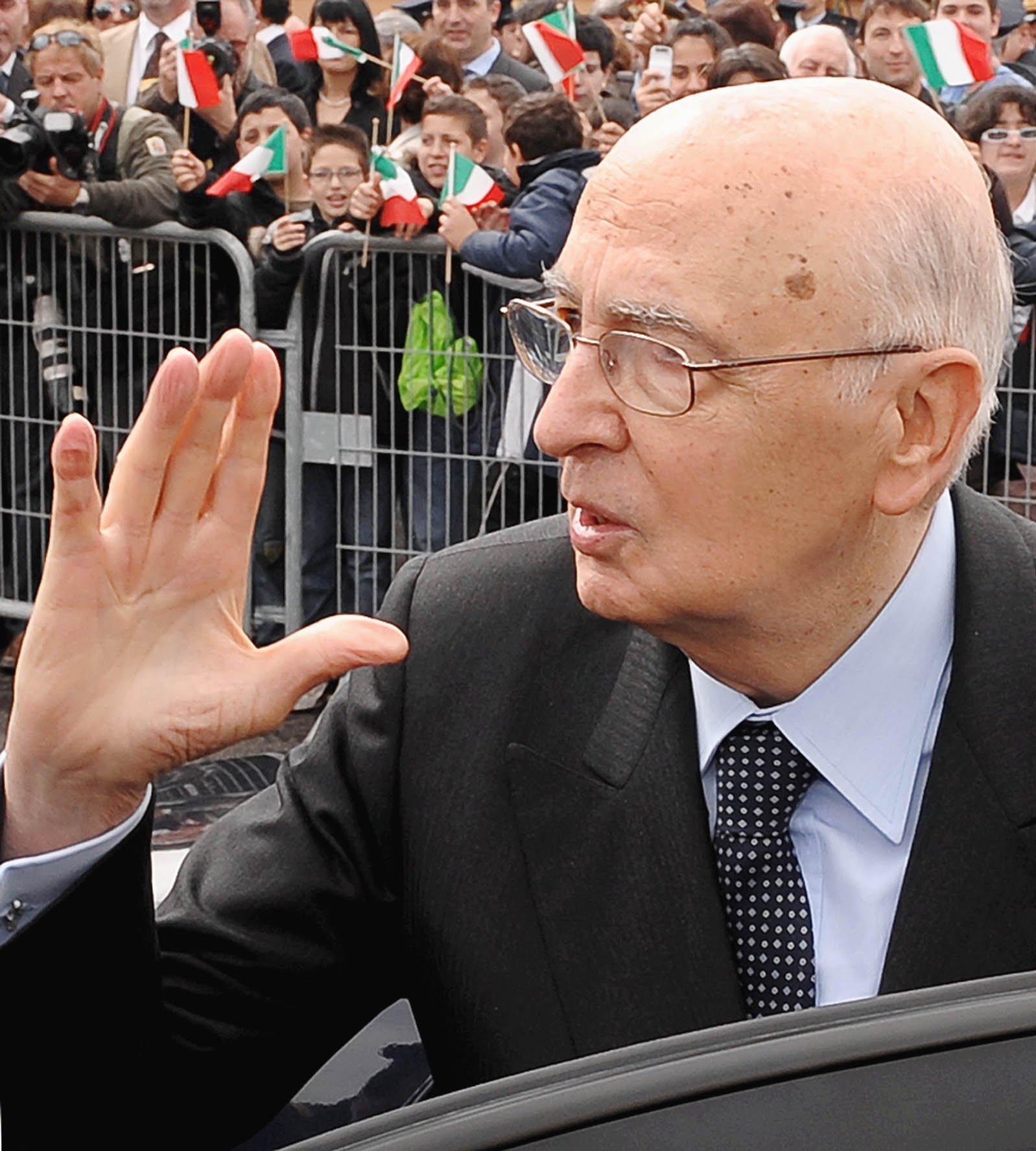 Il Presidente Giorgio Napolitano al termine della cerimonia celebrativa dell'86°anniversario di fondazione dell'Aeronautica Militare