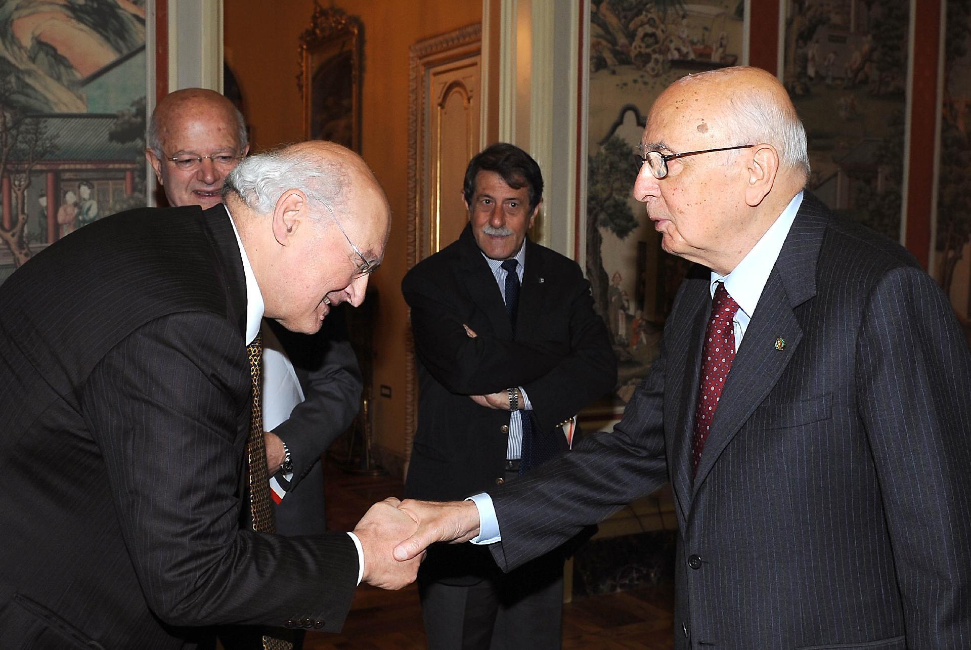 Il Presidente Giorgio Napolitano con il Vice Direttore della John Hopkins University SAIS Bologna Center Prof. Stefano Zamagni