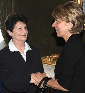 L'incontro della vedova Gemma Calabresi con la vedova Licia Pinelli in occasione della celebrazione del Giorno della Memoria dedicato alle vittime del terrorismo