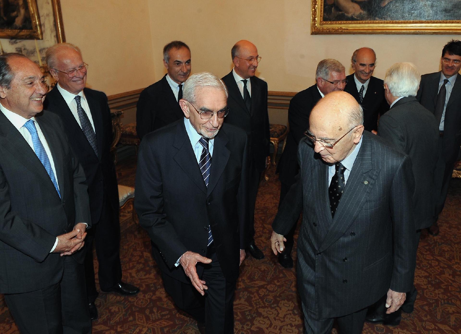 Il Presidente Giorgio Napolitano con Giuseppe Guzzetti, Presidente dell'Associazione tra le Casse di Risparmio Italiane ed una delegazione di partecipanti al 21 Congresso Nazionale del sodalizio