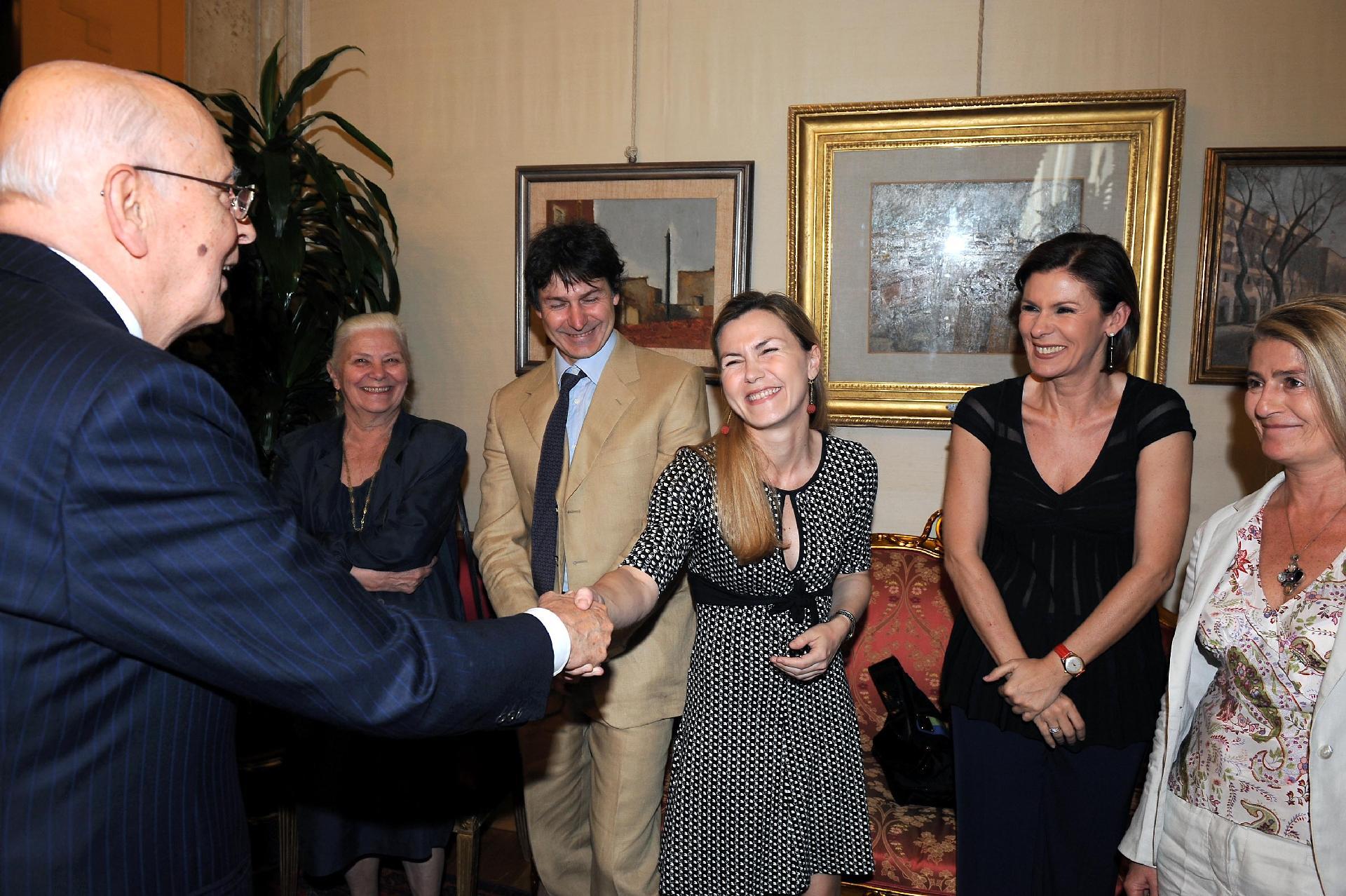 Il Presidente Giorgio Napolitano al suo arrivo saluta i figli di Enrico Berlinguer in occasione del Convegno su "Enrico Berlinguer: l'uomo, i valori, la politica", in occasione del 25° anniversario della scomparsa