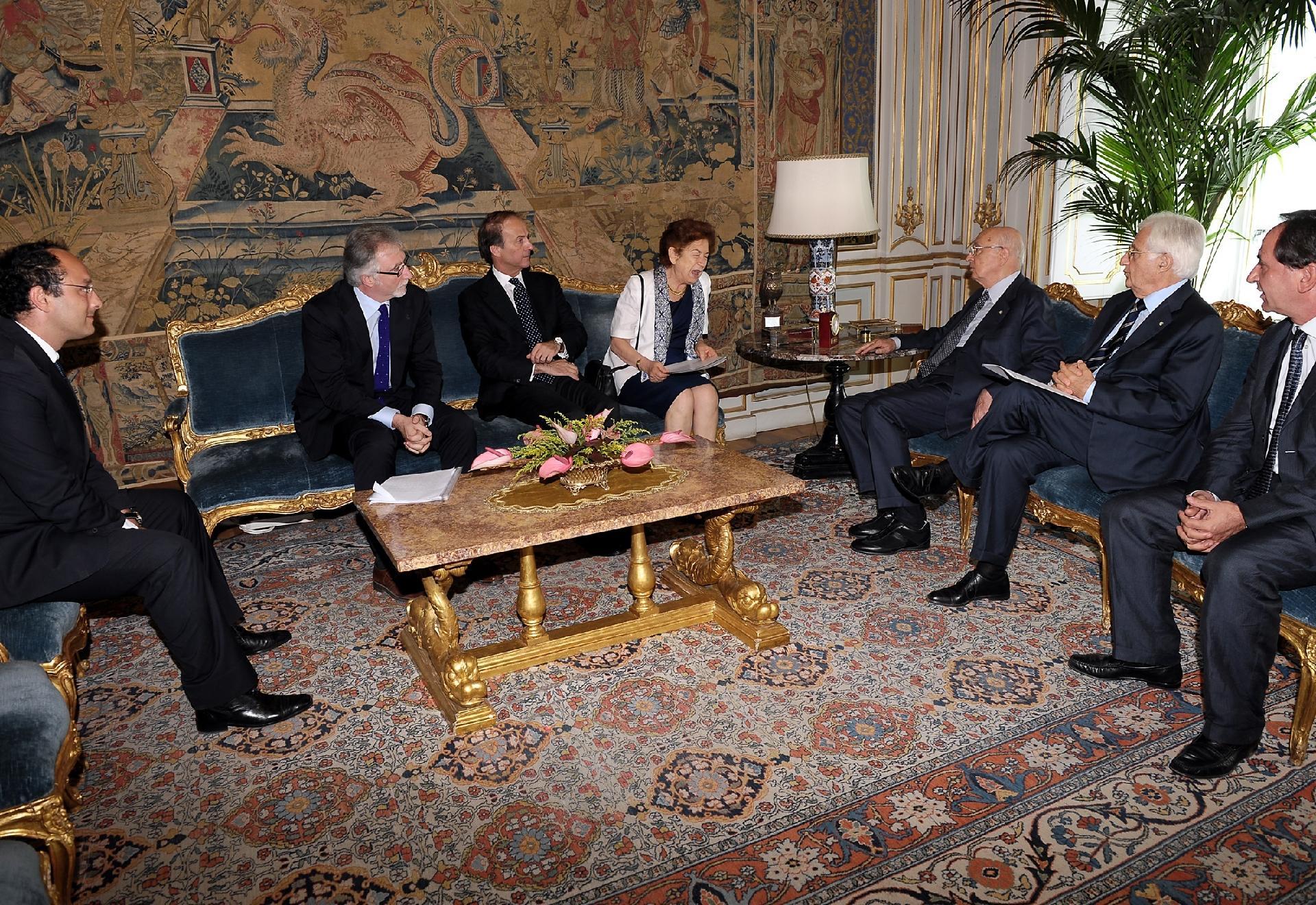 Il Presidente Giorgio Napolitano durante l'incontro con Rosa Russo Jervolino, Sindaco di Napoli, l'On.Enzo Rivellini, Andrea Ronchi, Ministro per le Politiche Comunitarie e il Presidente del Consiglio Comunale di Napoli Leonardo Impegno