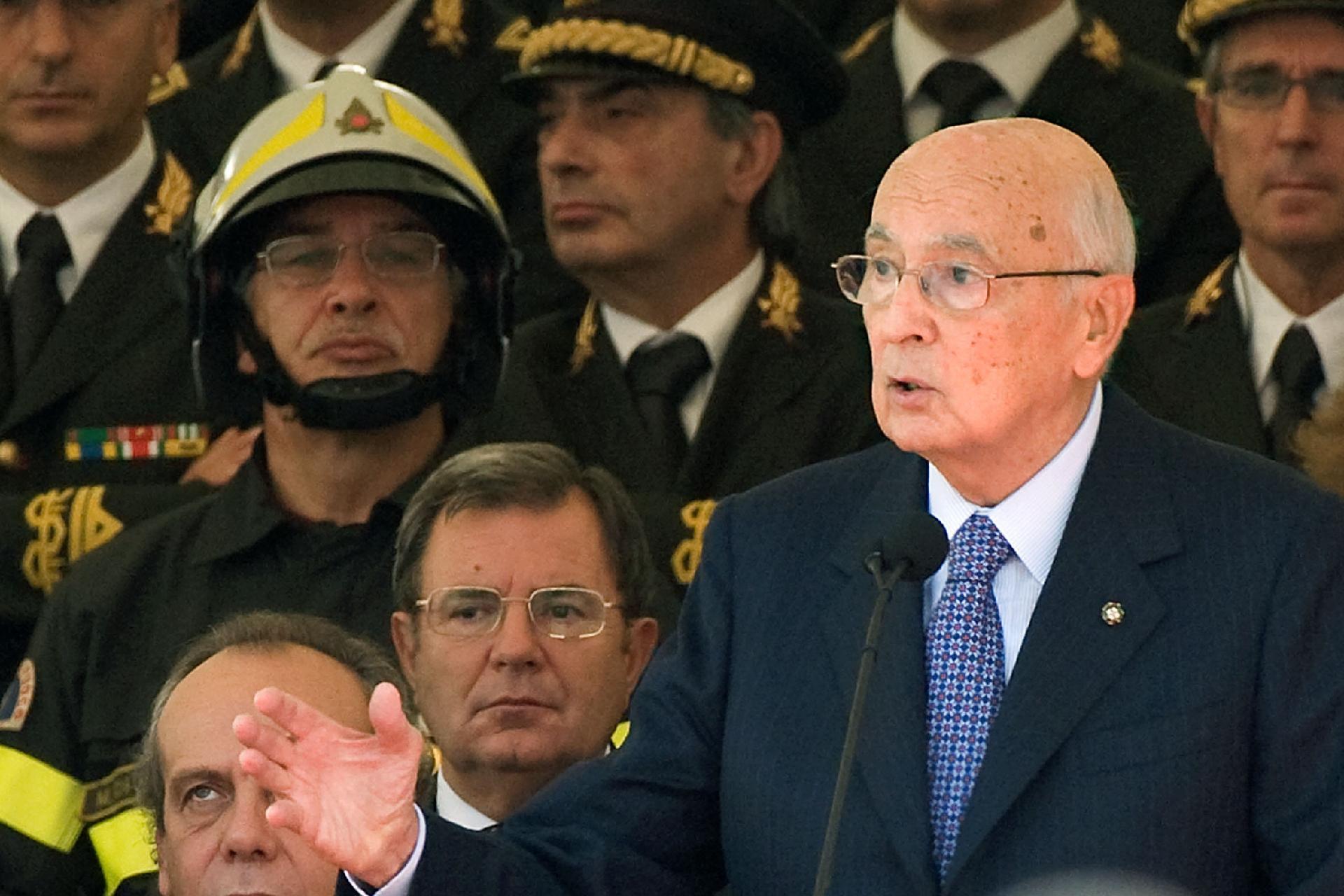 Il Presidente Giorgio Napolitano rivolge il suo indirizzo di saluto in occasione della cerimonia per il 70° anniversario di fondazione del Corpo Nazionale dei Vigili del Fuoco
