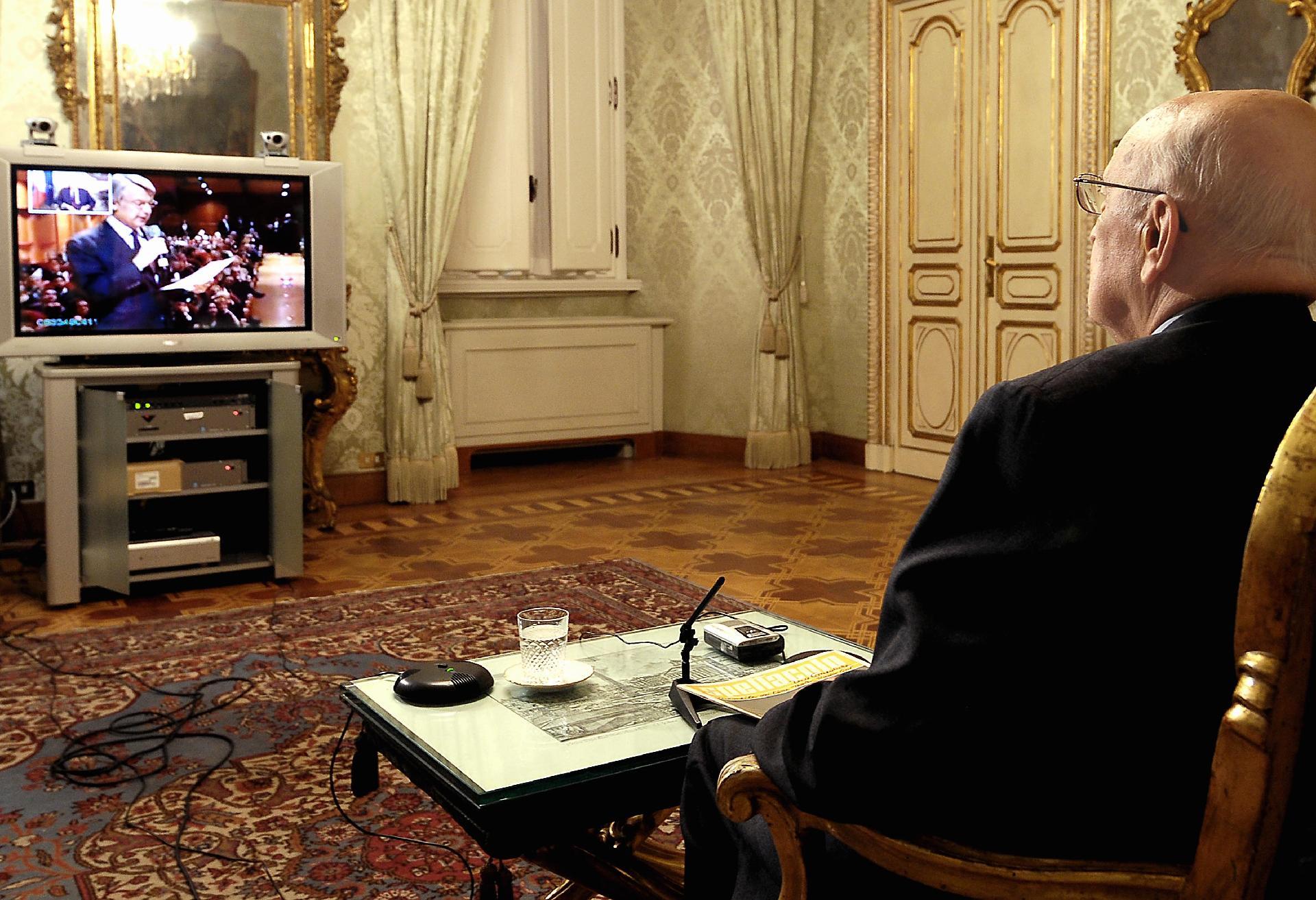 Il Presidente della Repubblica Napolitano, in collegamento con Ferruccio De Bortoli da Milano, ricorda Paolo Grassi.