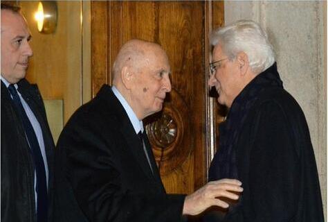 Il Presidente Sergio Mattarella in visita dal Presidente Emerito Giorgio Napolitano per rendergli omaggio, per ringraziarlo dell'impegno dispiegato e per avere uno scambio di opinioni
