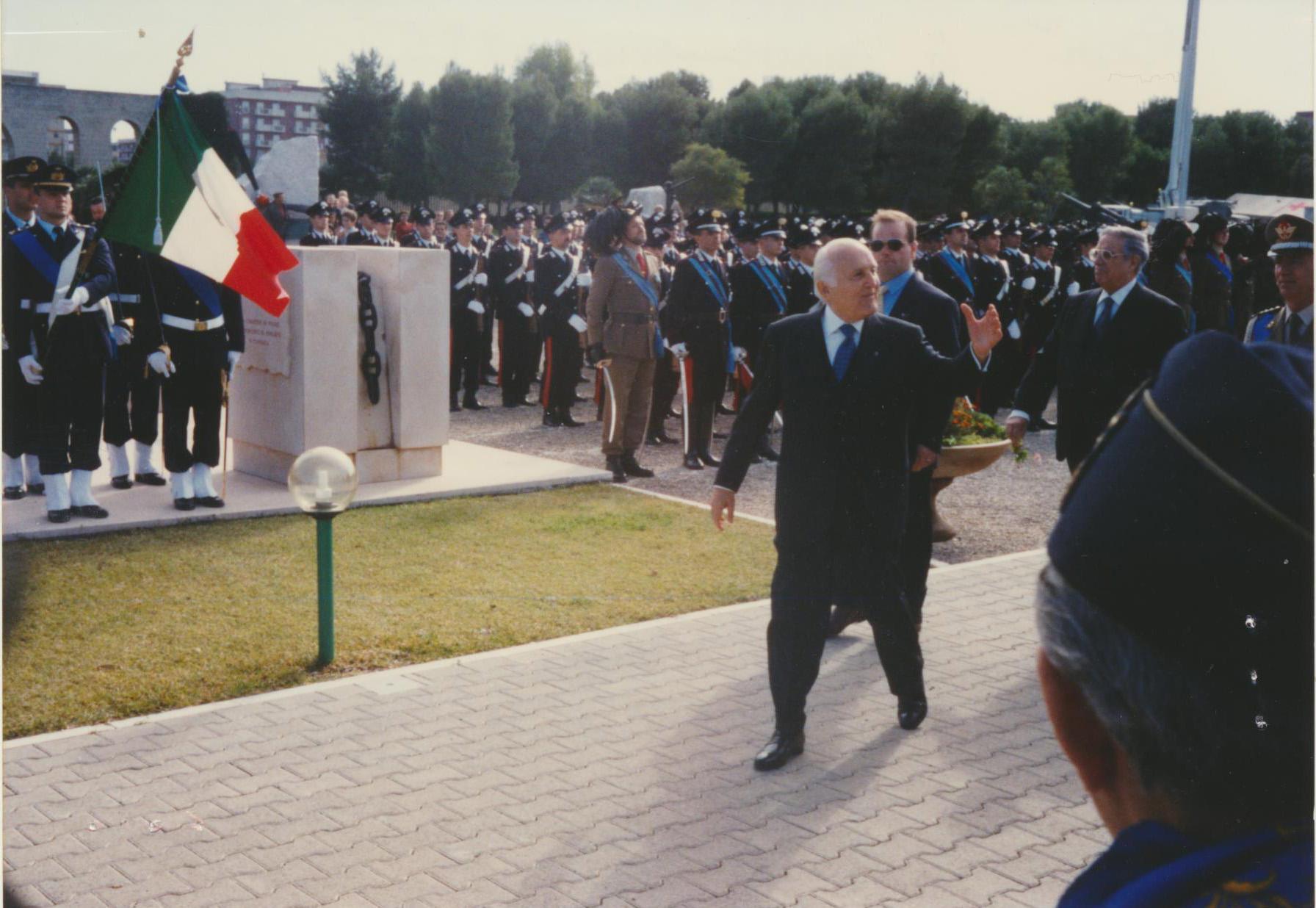 Intervento del Presidente della Repubblica a Bari per la deposizione di una corona d'alloro al Sacrario dei Caduti d'Oltremare, in occasione del Giorno dell'Unità Nazionale e per la cerimonia commemorativa dei Caduti della Seconda guerra mondiale
