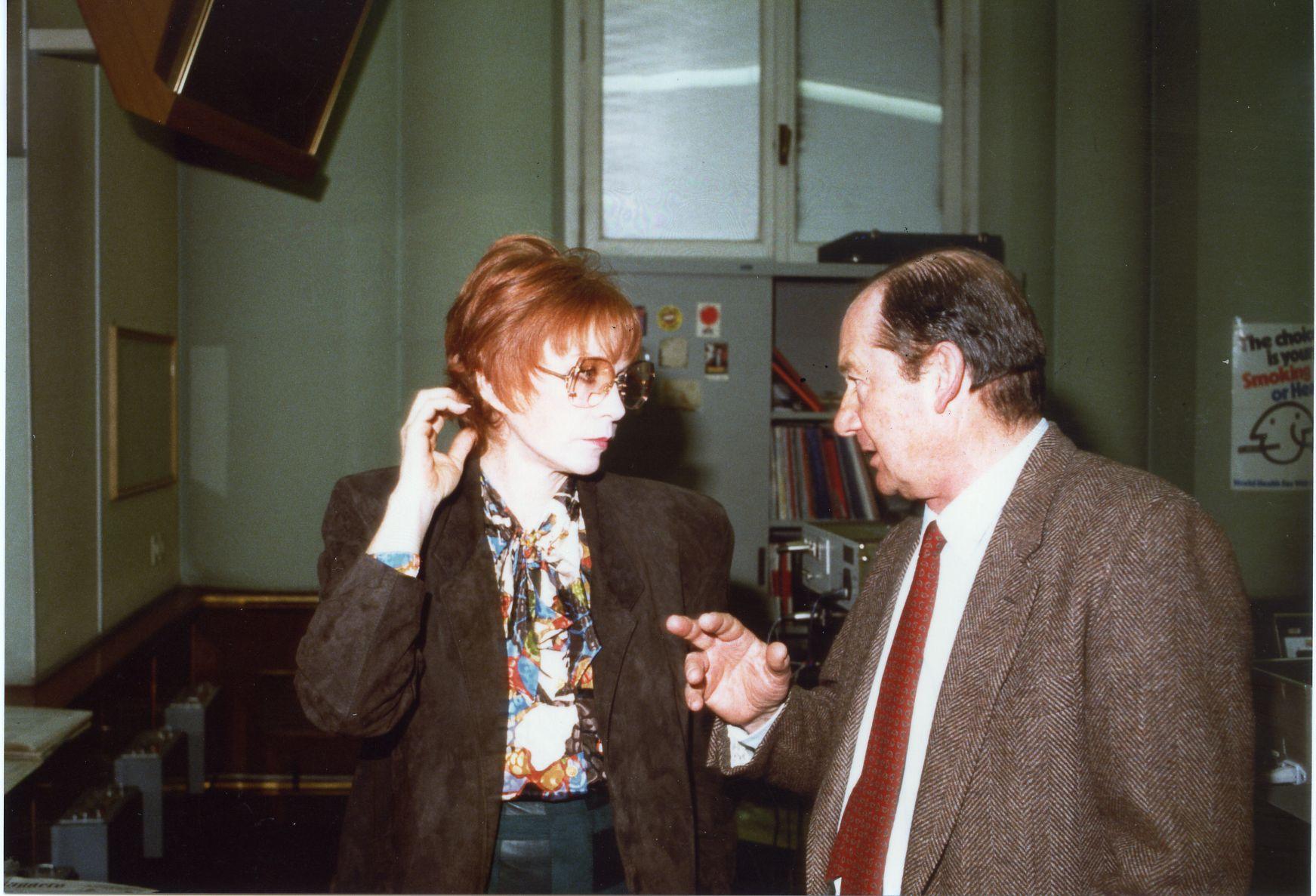 Gianni Bisiach con Shirley MacLaine a &quot;Radio anch&apos;io TV&quot; nello studio 8 di via Asiago n. 10 a Roma nel 1991