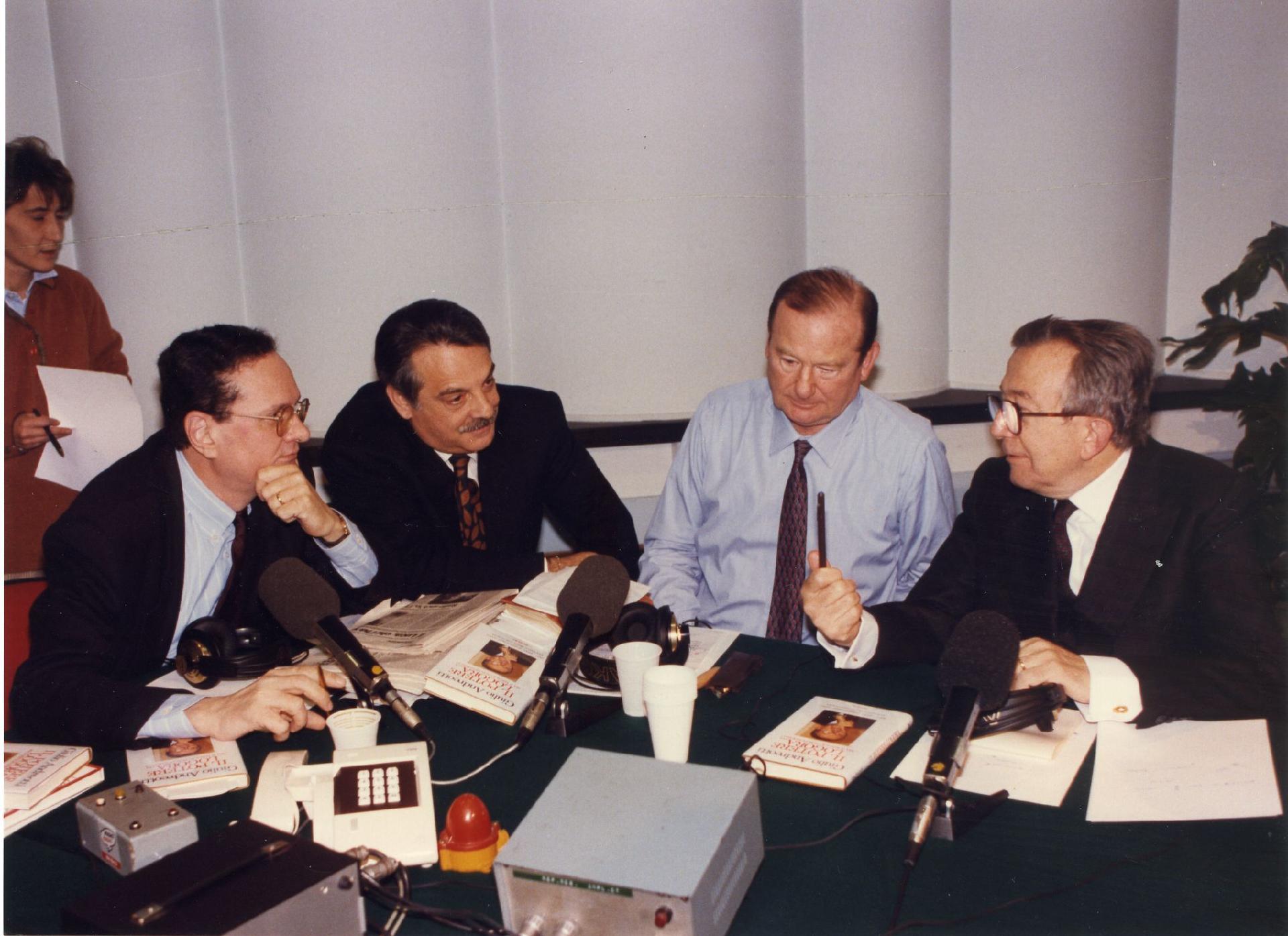 Gianni Bisiach con Ugo Intini, Giampaolo Sodano, Giulio Andreotti a &quot;Radio anch&apos;io TV&quot; nello studio 8 di via Asiago n. 10 a Roma nel 1991