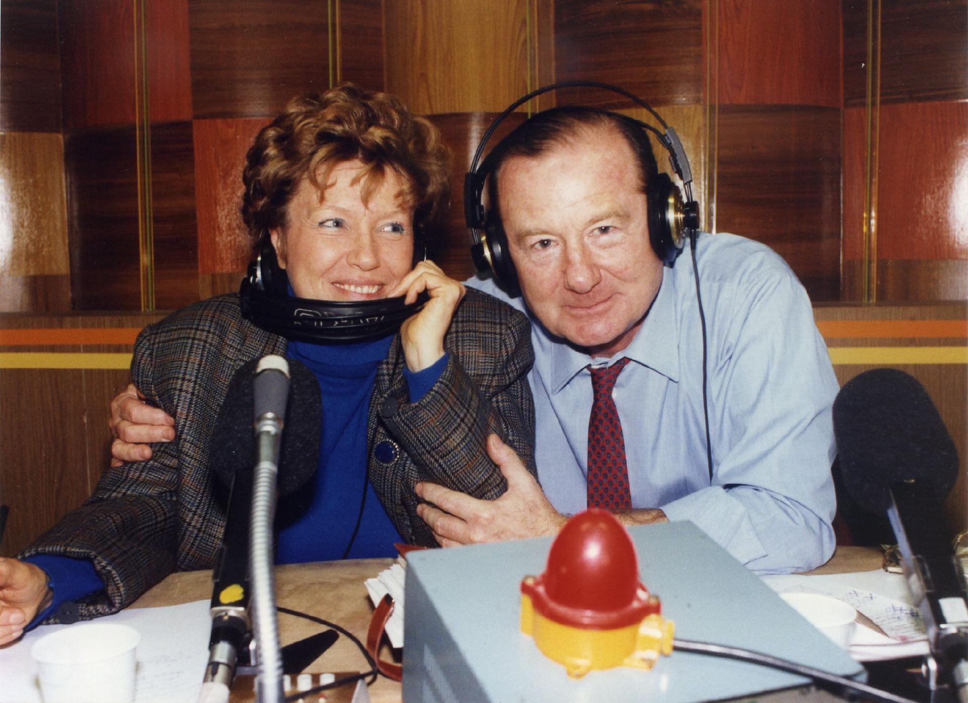Gianni Bisiach con Dacia Maraini a &quot;Radio anch&apos;io TV&quot; nello studio 8 di via Asiago n. 10 a Roma nel 1991