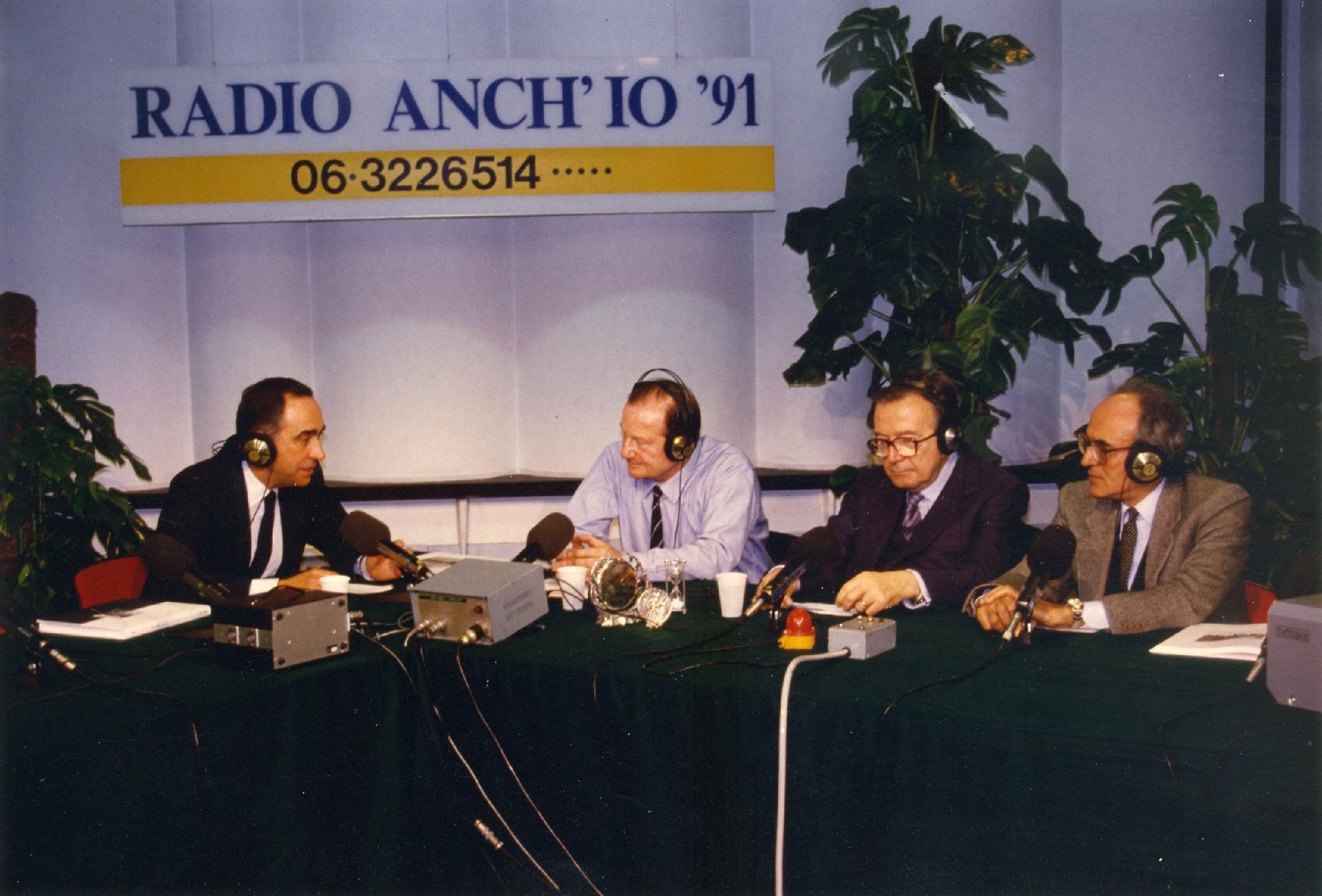 Gianni Bisiach con Franco Carraro, sindaco di Roma, Giulio Andreotti e Lucio Villari a &quot;Radio anch&apos;io TV&quot; nello studio 8 di via Asiago n. 10 a Roma nel 1991