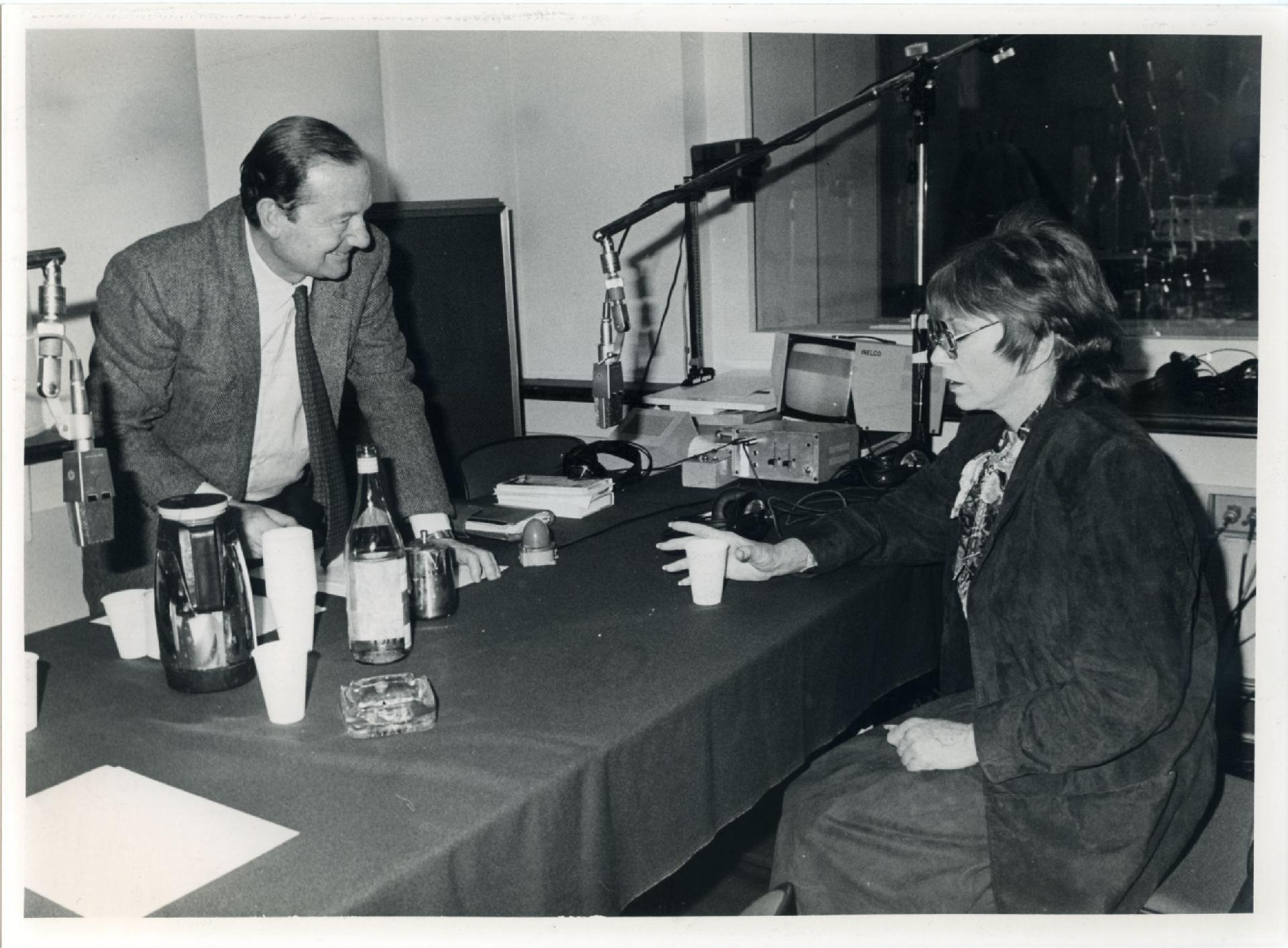 Gianni Bisiach con Shirley MacLaine a &quot;Radio anch&apos;io TV&quot; nello studio 8 di via Asiago n. 10 a Roma nel 1991