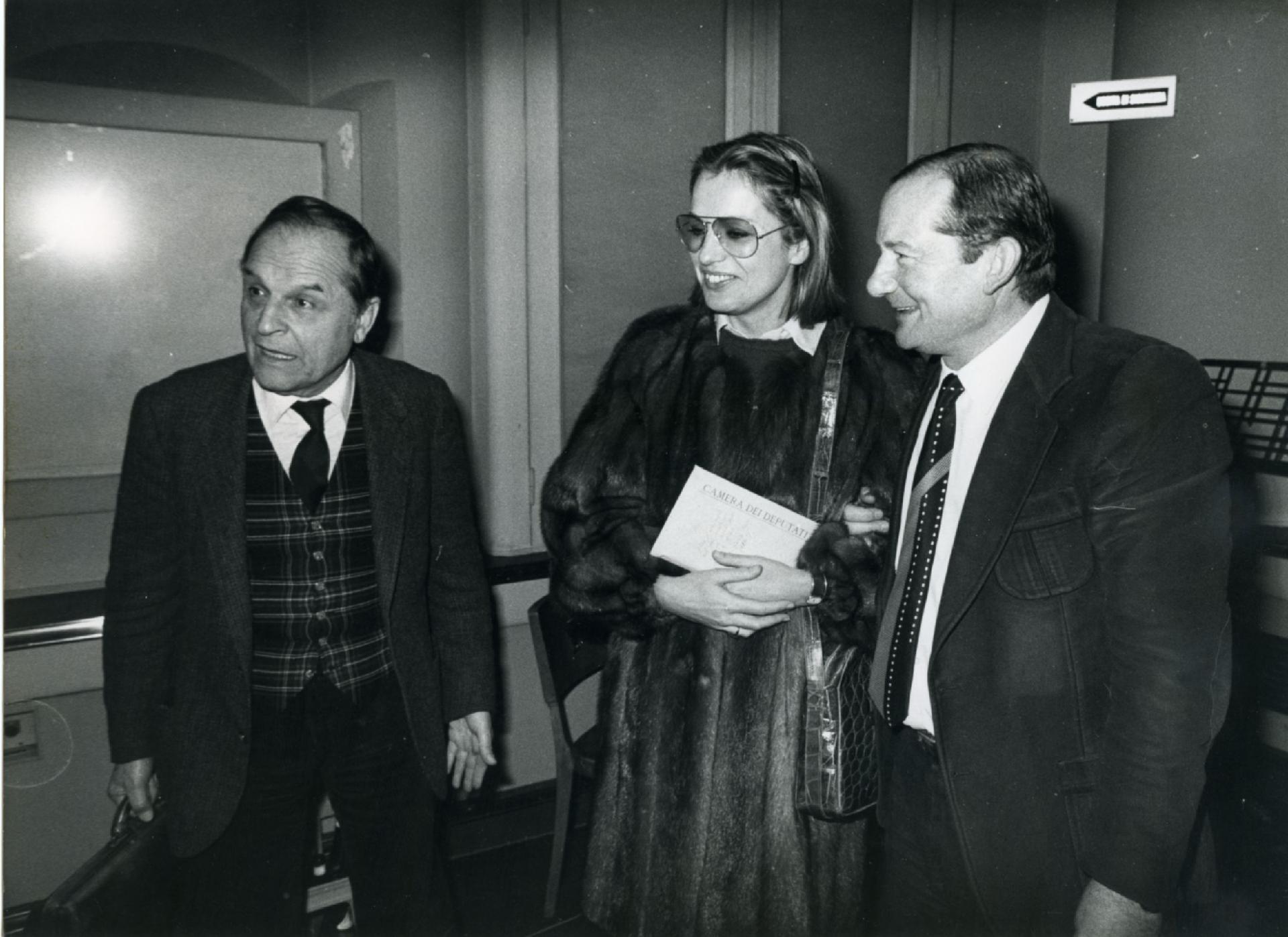 Gianni Bisiach con Antonello Trombadori e Catherine Spaak a &quot;Radio anch&apos;io&quot; nello studio 8 di via Asiago n. 10 a Roma nel 1981