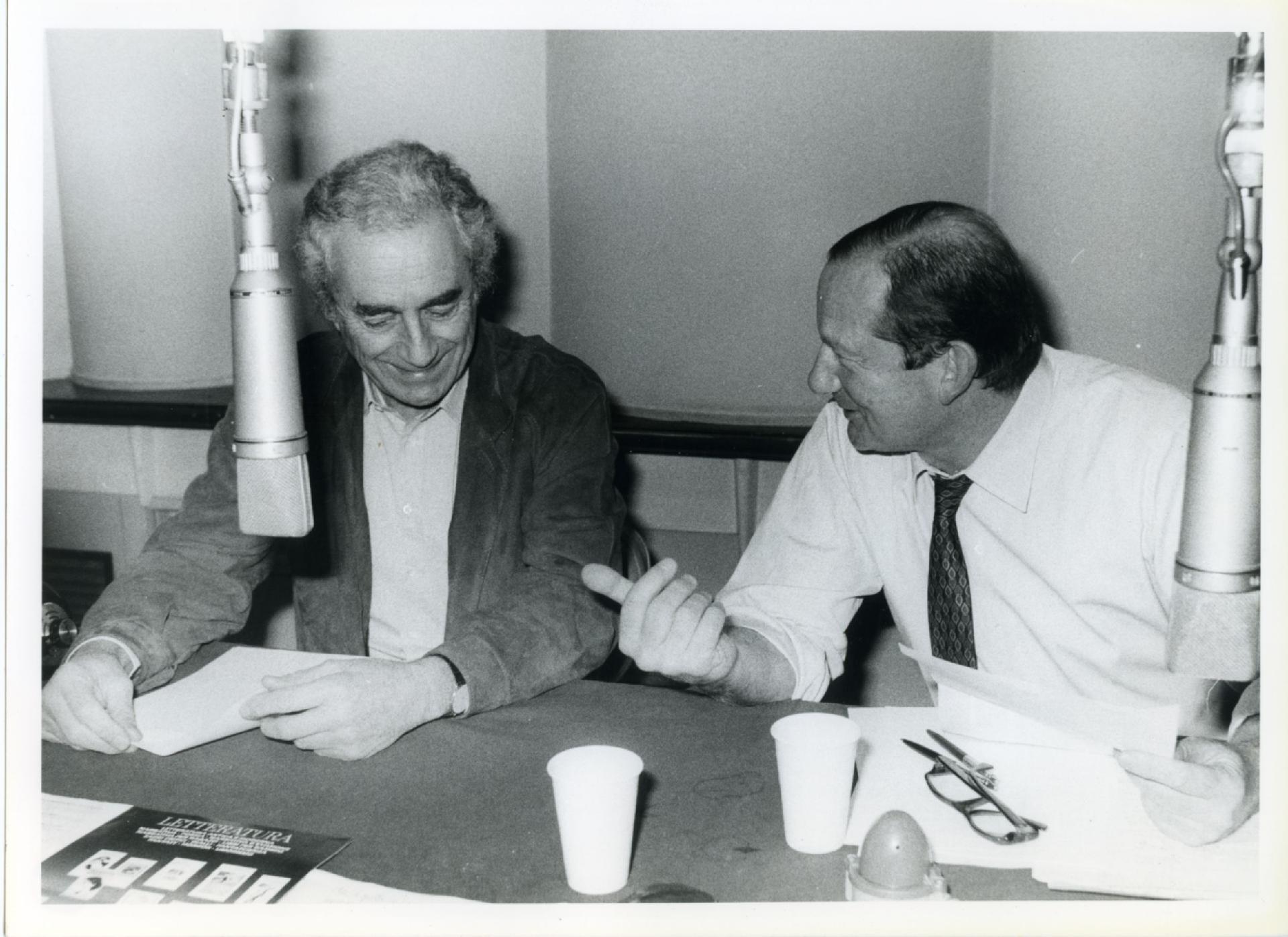 Gianni Bisiach con Michelangelo Antonioni a &quot;Radio anch&apos;io&quot; nello studio 8 di via Asiago n. 10 a Roma nel 1981