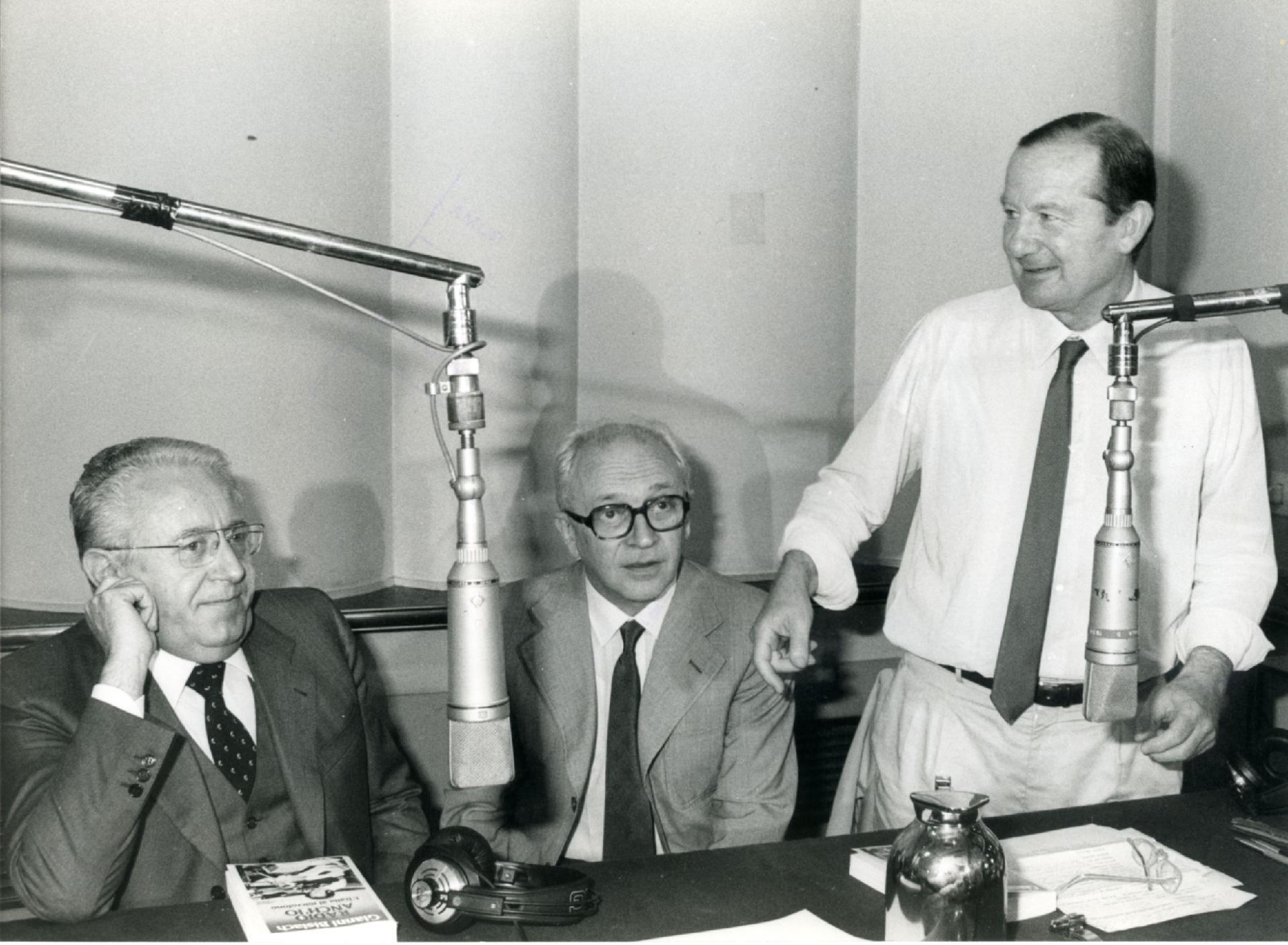Gianni Bisiach con Giuseppe Zamberletti e Arrigo Levi a &quot;Radio anch&apos;io&quot; nello studio 8 di via Asiago n. 10 a Roma nel 1988