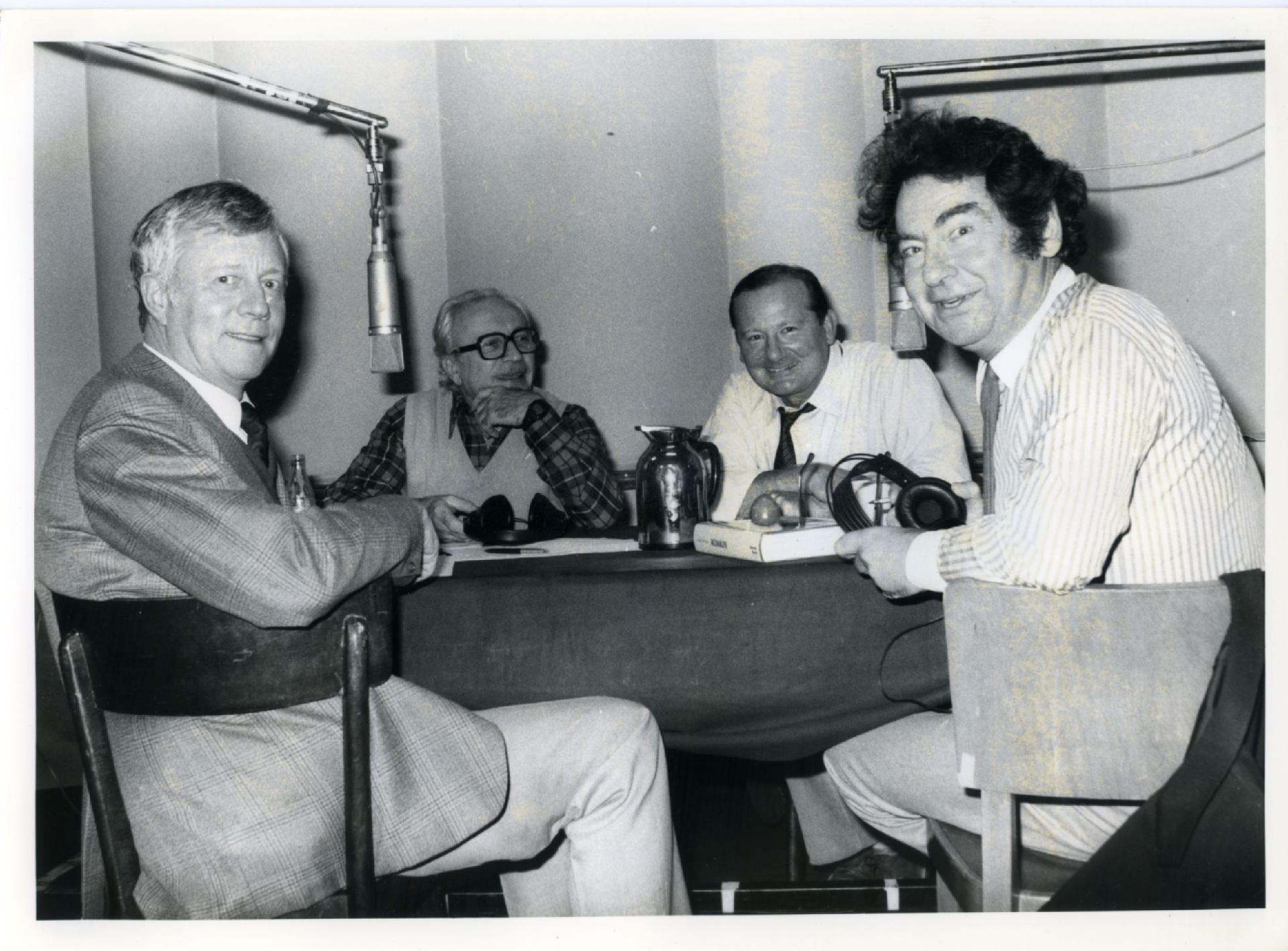 Gianni Bisiach con Denis Mack Smith e Arrigo Levi a &quot;Radio anch&apos;io&quot; nello studio 8 di via Asiago n. 10 a Roma nel 1981