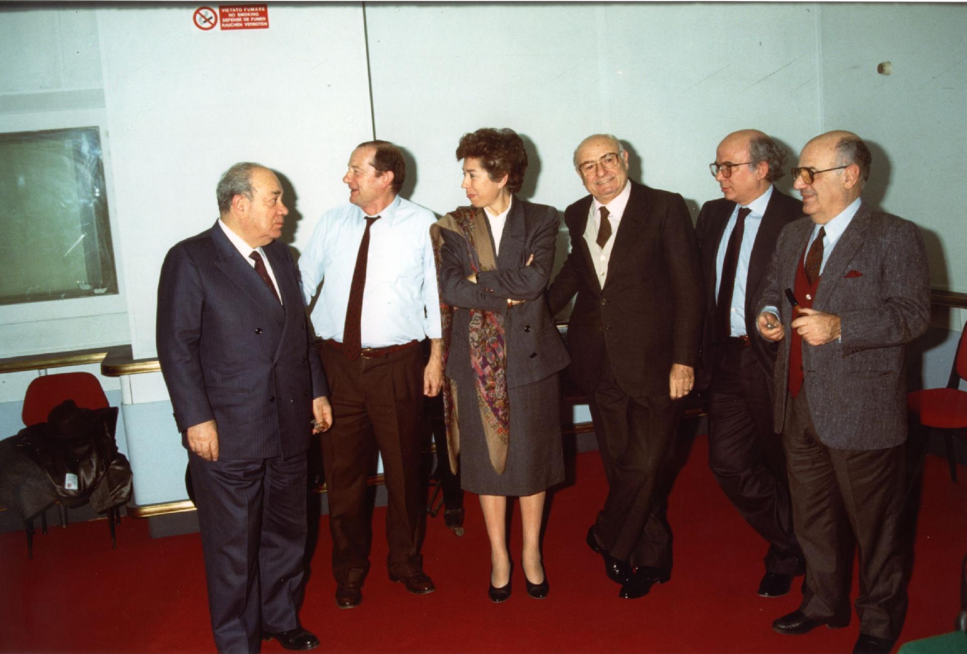 Gianni Bisiach con alcuni dirigenti della Democrazia cristiana a &quot;Radio anch&apos;io&quot; nello studio 8 di via Asiago n. 10 a Roma nel 1988