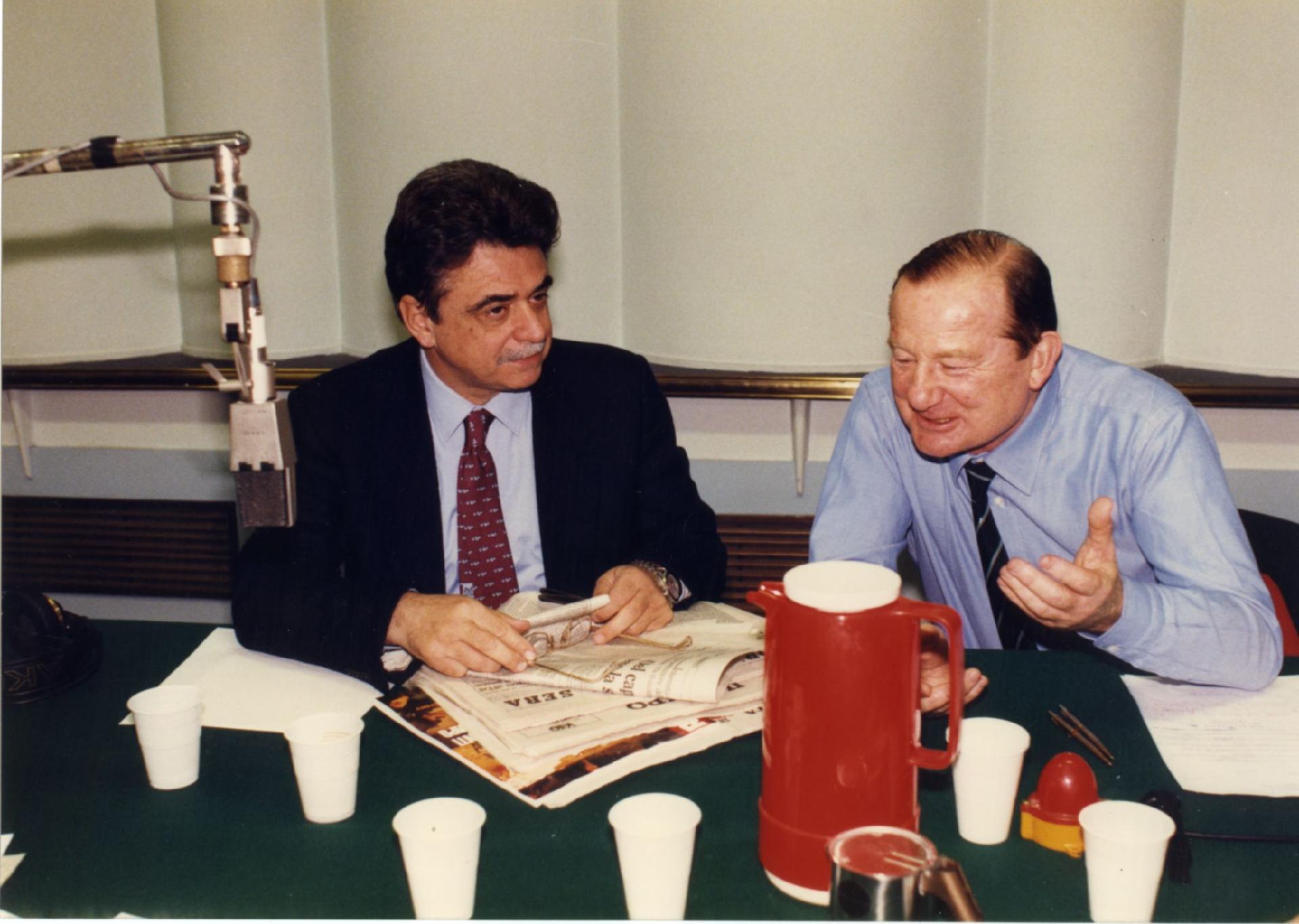 Gianni Bisiach intervista l&apos;ultimo segretario del Partito comunista italiano Achille Occhetto a &quot;Radio anch&apos;io TV&quot; nello studio 8 di via Asiago n. 10 a Roma nel 1991