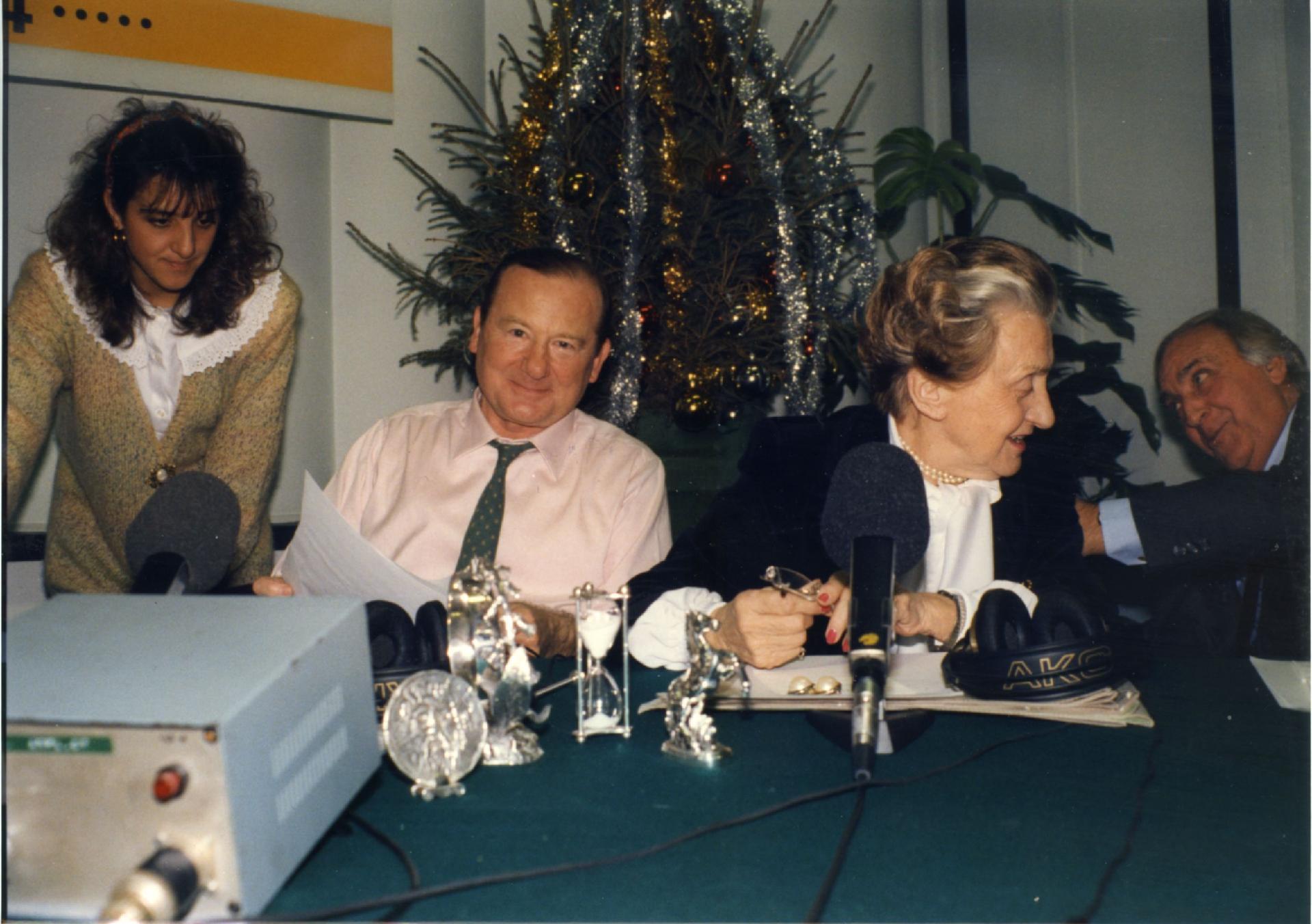 Gianni Bisiach con Micol Fontana e Mario Giordani a &quot;Radio anch&apos;io&quot; nello studio 8 di via Asiago n. 10 a Roma a Natale 1990