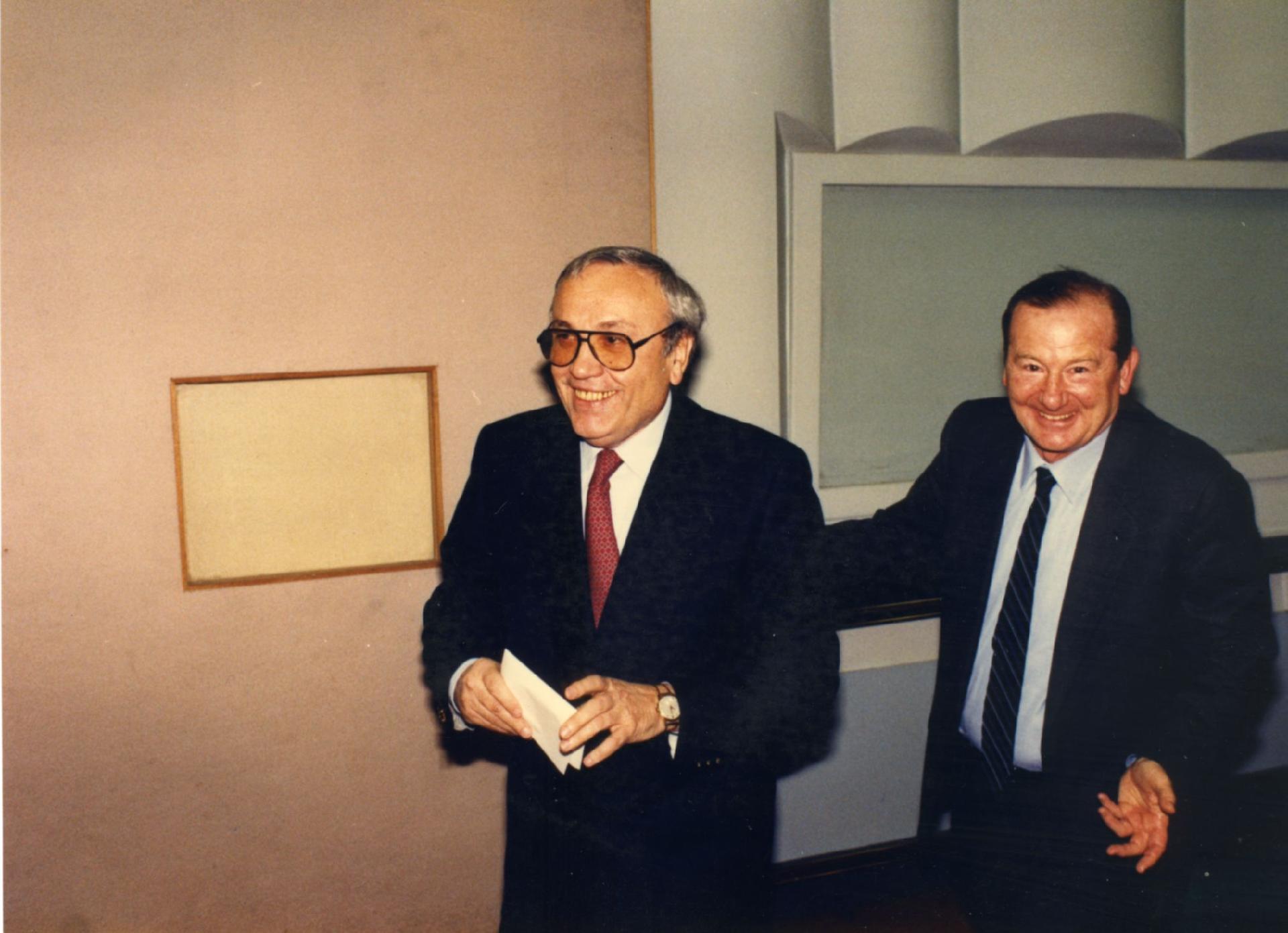 Gianni Bisiach con Gabriele Cagliari, presidente dell&apos;ENI a &quot;Radio anch&apos;io&quot; nello studio 8 di via Asiago n. 10 a Roma il 14 febbraio 1990