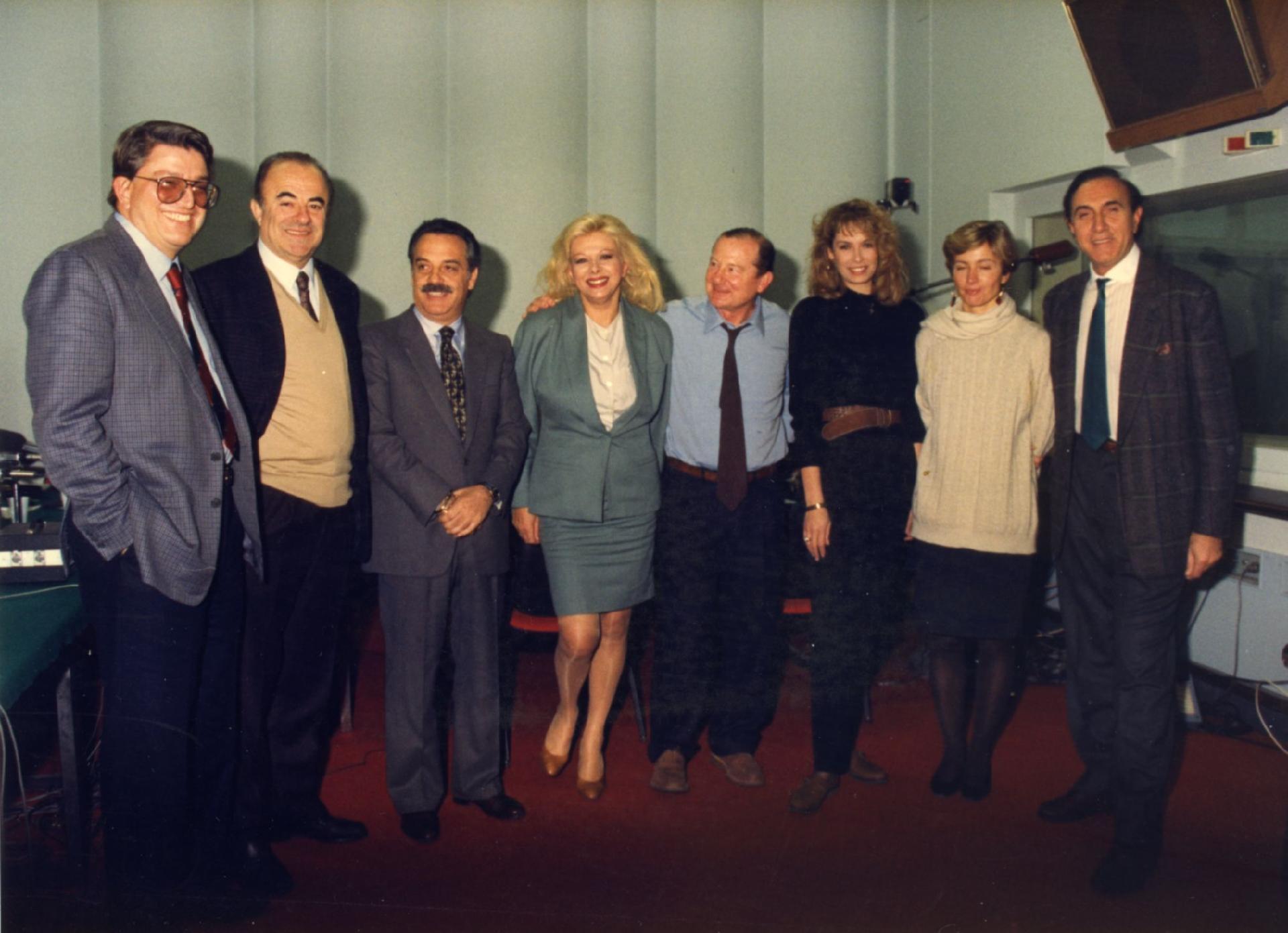 Gianni Bisiach con Arrigo Petacco, Sandra Milo, Pippo Baudo e altri a &quot;Radio anch&apos;io TV&quot; nello studio 8 di via Asiago n. 10 a Roma nel 1991