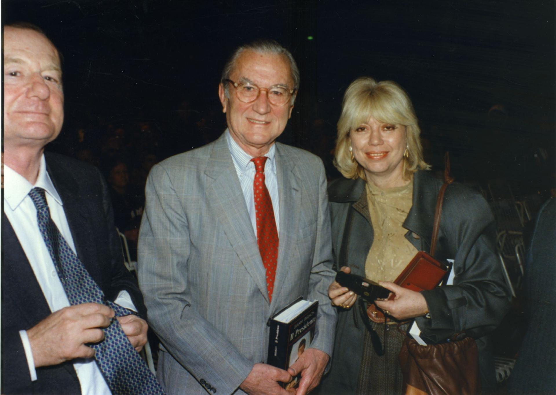 Gianni Bisiach con William Colby, ex direttore della CIA e Marina Como a &quot;Radio anch&apos;io&quot; nello studio 8 di via Asiago n. 10 a Roma nel 1990