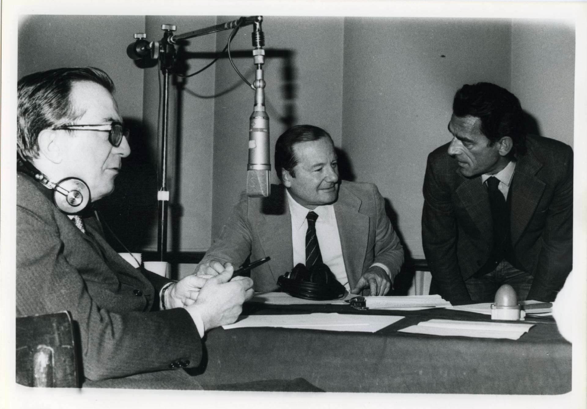Gianni Bisiach con Giulio Andreotti e Franco Torti a &quot;Radio anch&apos;io&quot; nello studio 8 di via Asiago n. 10 a Roma negli anni &apos;80