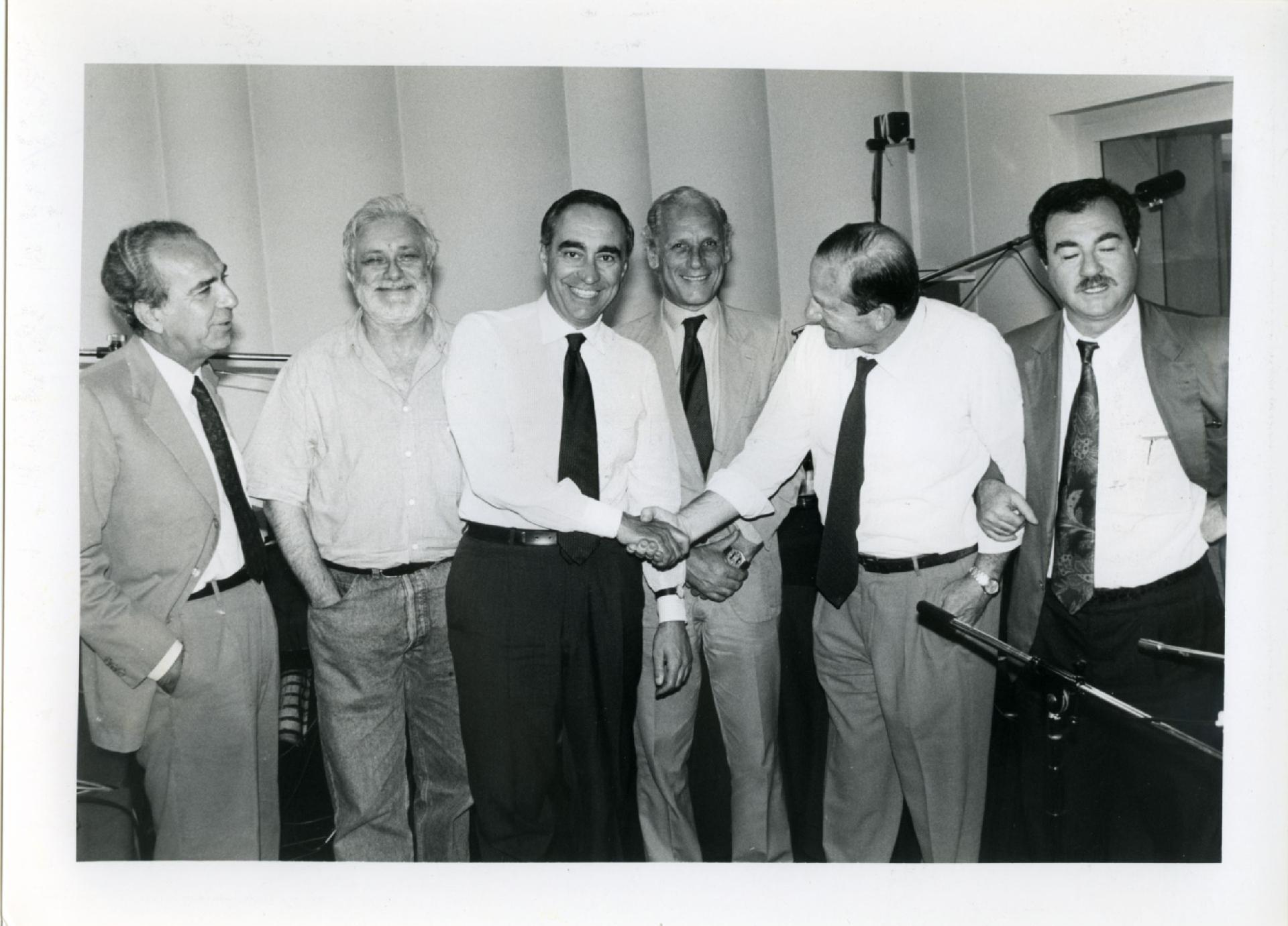 Gianni Bisiach con Luciano De Crescenzo, Franco Carraro, Vittorio Coronat e Luigi Celestre Angrisani a &quot;Radio anch&apos;io&quot; nello studio 8 di via Asiago n. 10 a Roma nel 1988