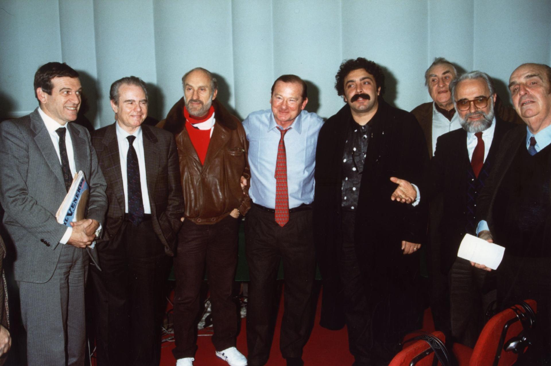 Gianni Bisiach con Giorgio Benvenuto, Ugo Attardi, Nino Frassica, Massimo Rendina e altri a &quot;Radio anchio&quot; nel 1988